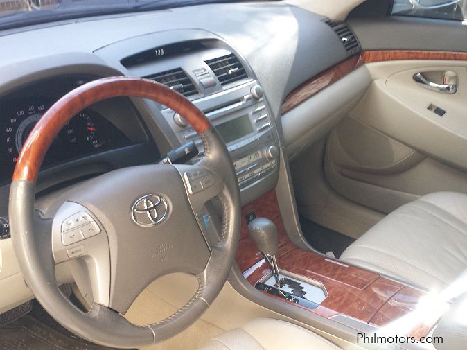 Toyota Camry 2.4 V A/T in Philippines