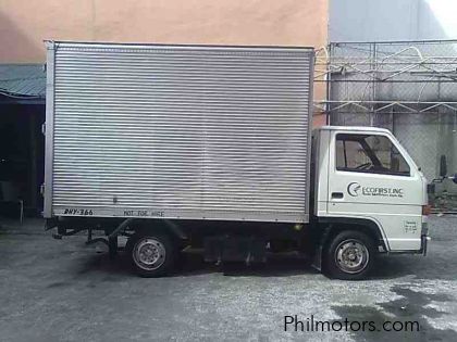 Isuzu aluminum van in Philippines