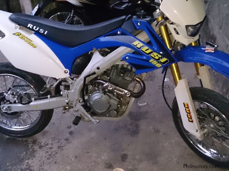 rusi krz 200 price