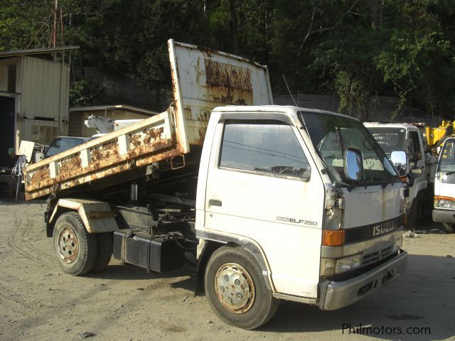 Isuzu mini dump in Philippines