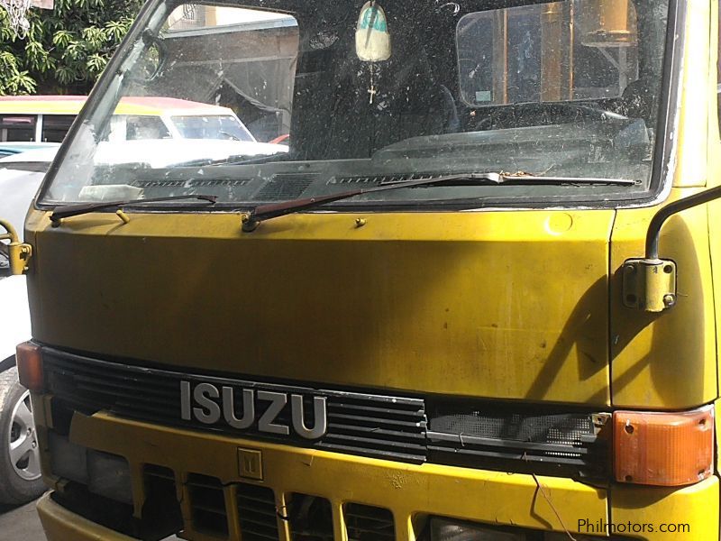 Isuzu elf track in Philippines