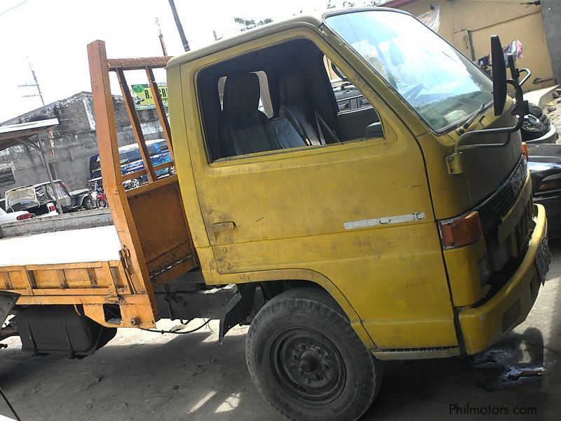 Isuzu elf track in Philippines