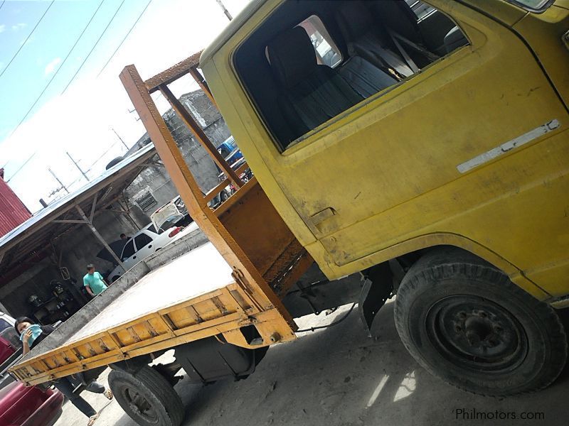 Isuzu elf track in Philippines