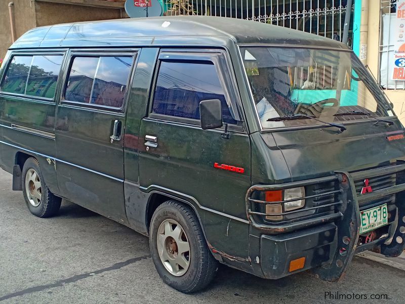 Mitsubishi L300 Versa Van in Philippines