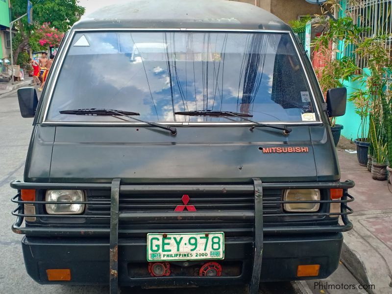 Mitsubishi L300 Versa Van in Philippines