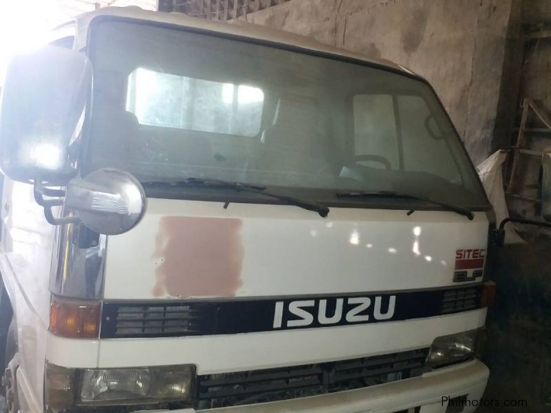 Isuzu Elf Self Loader Towing Long 4HF1 Newly painted in Philippines