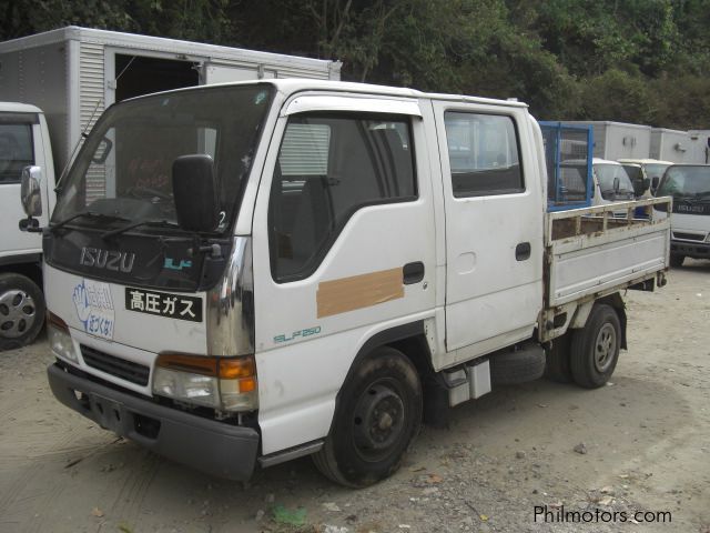 Isuzu ELF DOUBLE CAB in Philippines