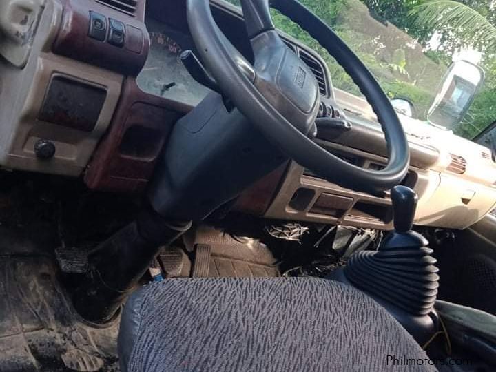 Isuzu Elf close van in Philippines