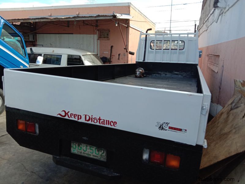 Mitsubishi Dropside 16ft wide in Philippines