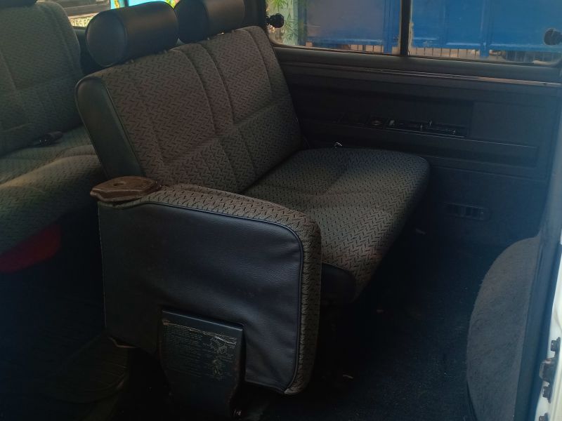 Mitsubishi L300 Exceed Minivan in Philippines