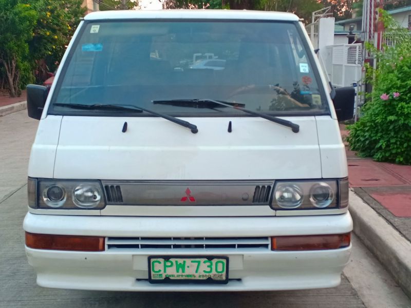 Mitsubishi L300 Exceed Minivan in Philippines