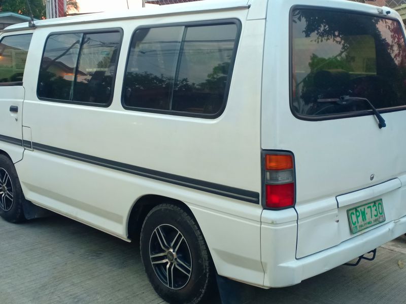 Mitsubishi L300 Exceed Minivan in Philippines