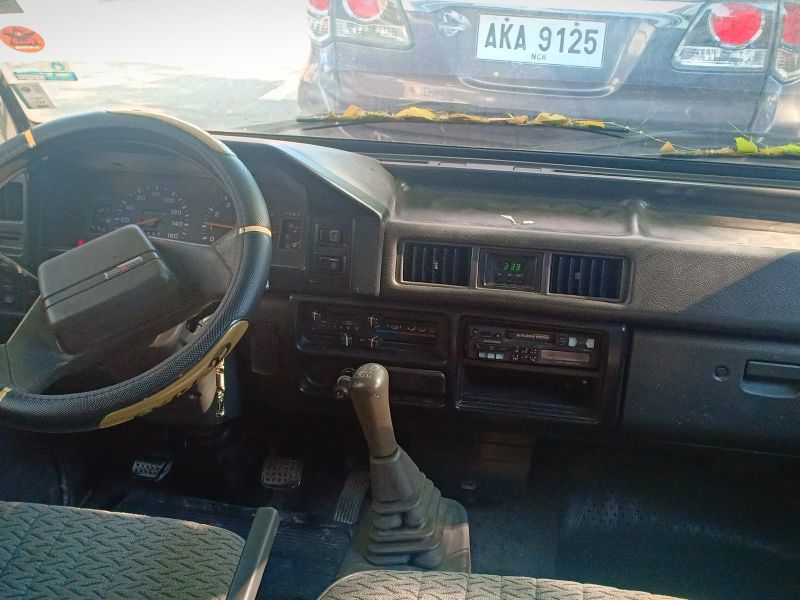 Mitsubishi L300 Exceed Minivan in Philippines