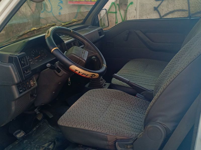 Mitsubishi L300 Exceed Minivan in Philippines