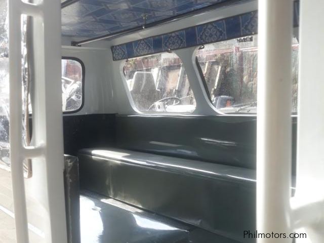 Suzuki Multicab 4x4  Bigeye Side Door Passenger Jeepney  White in Philippines