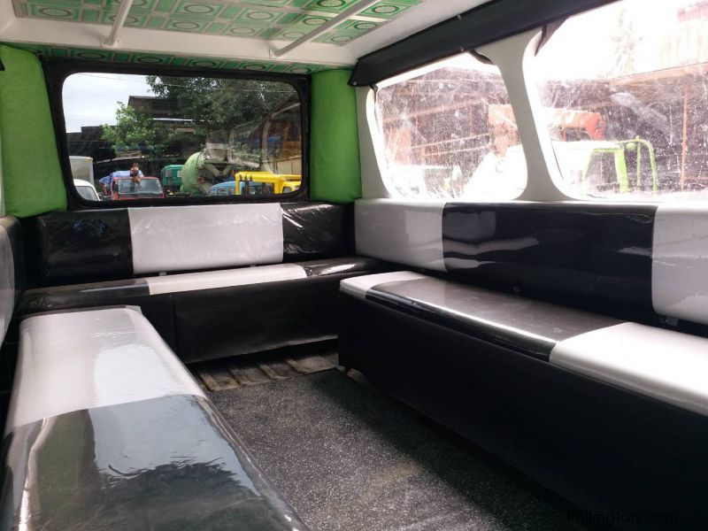 Suzuki Scrum Passenger Jeepney Side door 4x2 Whiet x Green in Philippines