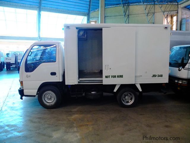Isuzu ELF Refrigerator Truck in Philippines