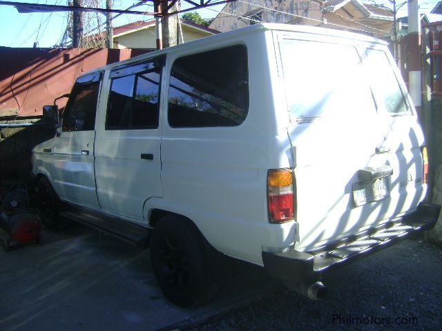 Toyota station wagon in Philippines
