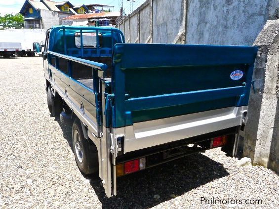 Isuzu ELF 250 in Philippines