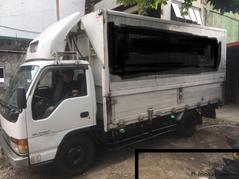 Isuzu NPR 6 wheeler wing van in Philippines