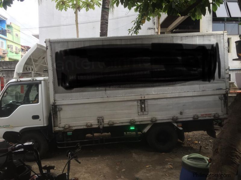 Isuzu NPR 6 wheeler wing van in Philippines