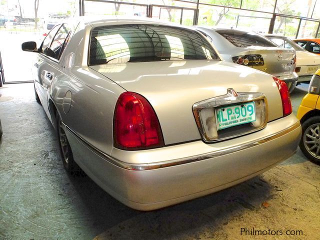 Lincoln Town Car Signature Series in Philippines