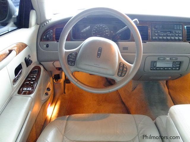 Lincoln Town Car Signature Series in Philippines