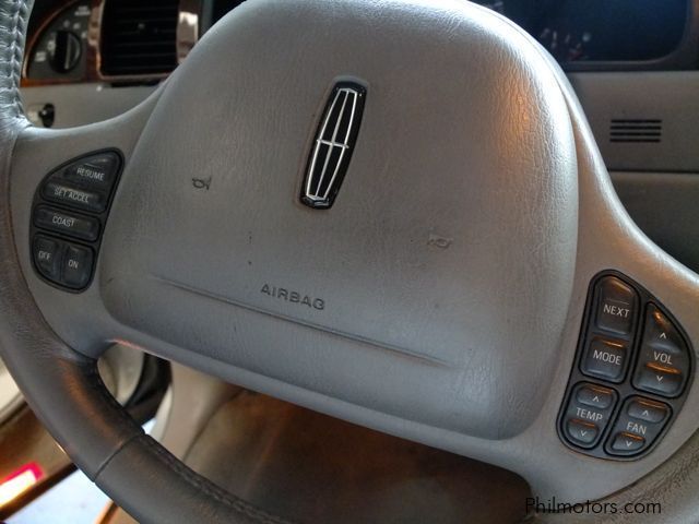 Lincoln Town Car Signature Series in Philippines