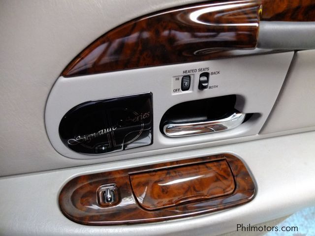 Lincoln Town Car Signature Series in Philippines