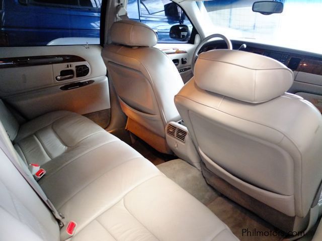 Lincoln Town Car Signature Series in Philippines