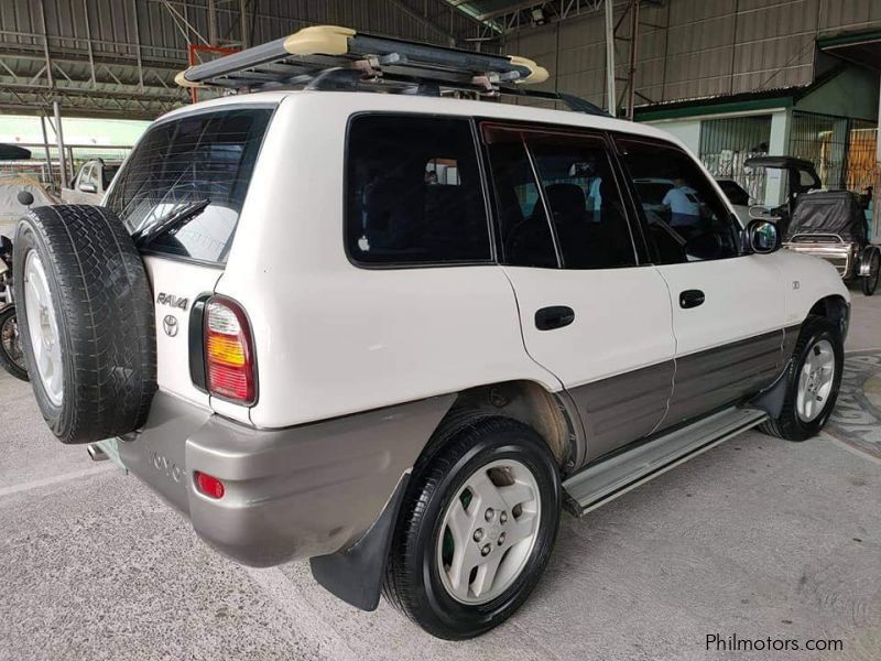 Toyota RAV 4 in Philippines