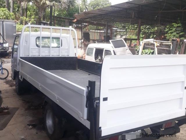 Isuzu ELF NPR Wide 14ft Dropside Cargo with Power tailgate lifter 4HF1 Engine in Philippines