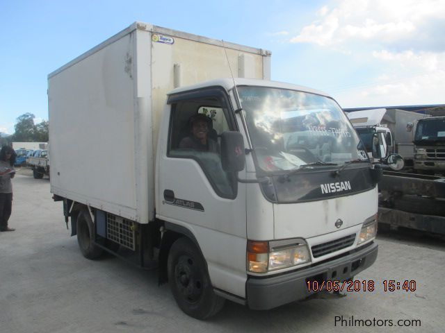 Isuzu GIGA SERIES 4HF1 ENGINE 10FT REF VAN in Philippines