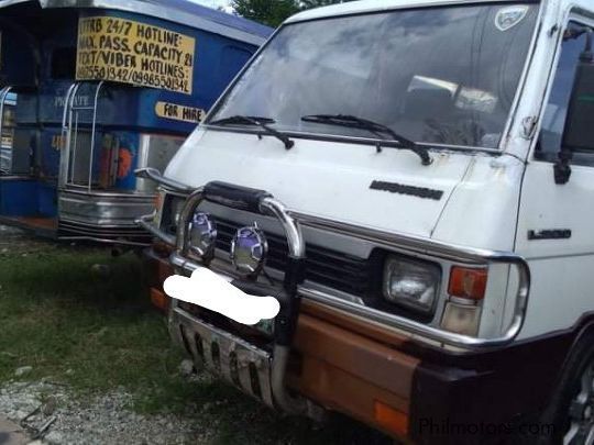 Mitsubishi 2002 L300 Versa Van in Philippines