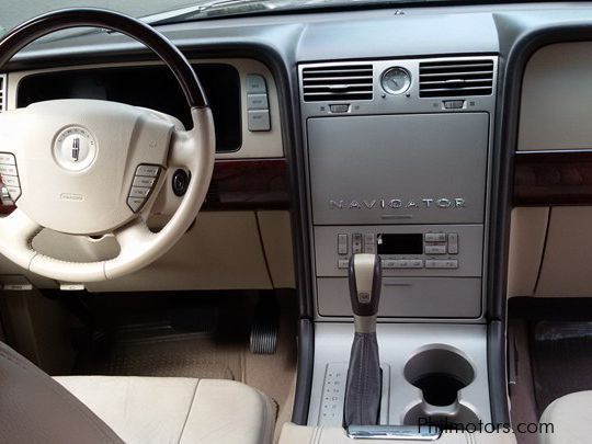 Lincoln Navigator in Philippines