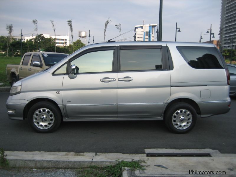 Nissan serena 2003