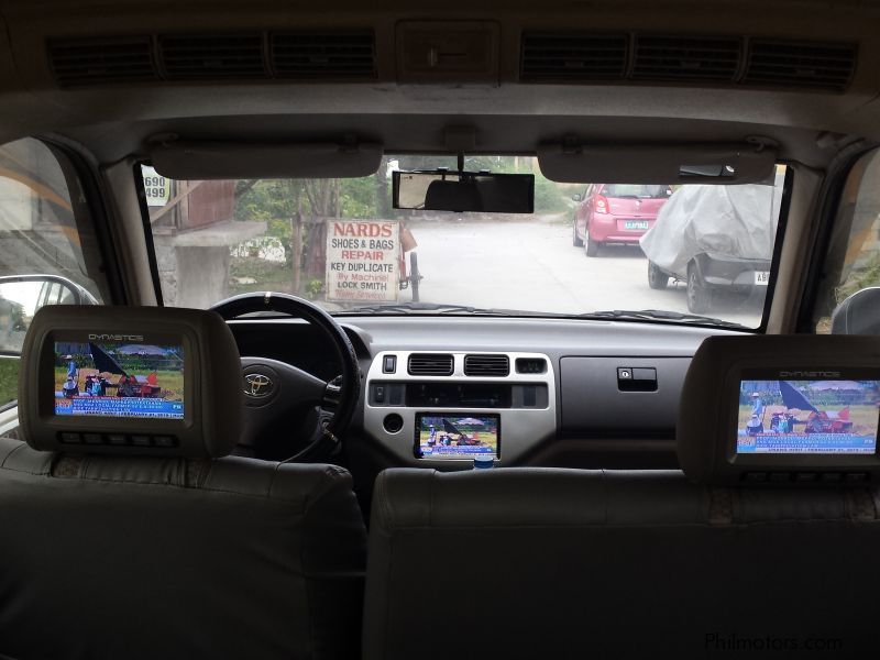 Toyota Revo sports runner vx200 in Philippines