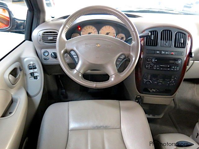 Chrysler Town & Country LXi in Philippines