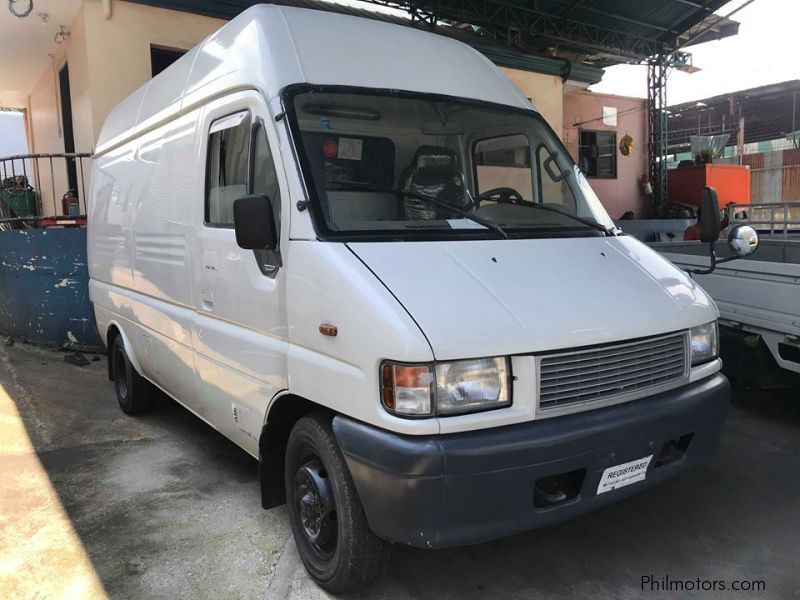 Isuzu 10ft ALuminum Van in Philippines