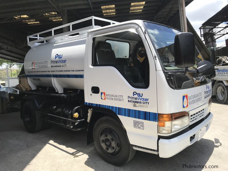 Isuzu 3KL water tanker in Philippines