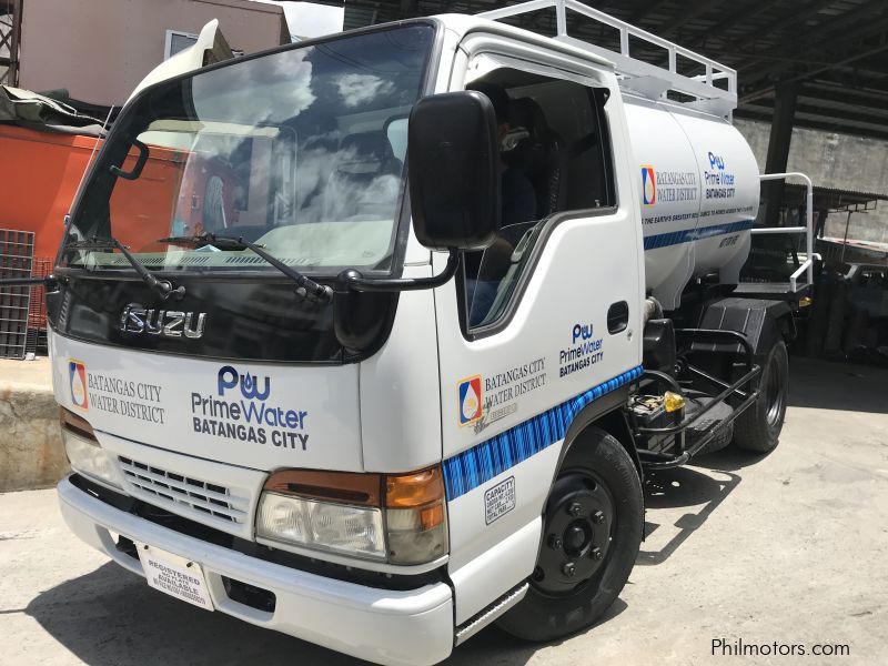 Isuzu 3KL water tanker in Philippines