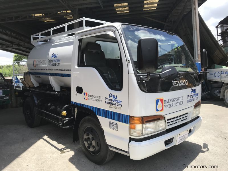 Isuzu 3KL water tanker in Philippines