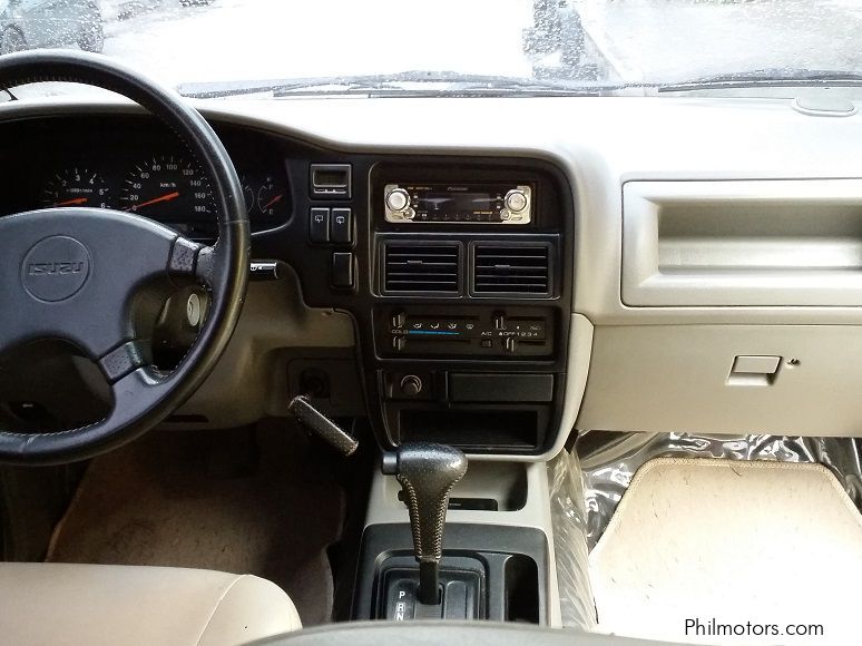 Isuzu crosswind XUV AT in Philippines