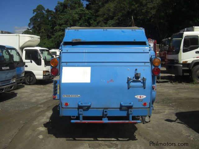 Isuzu garbage compactor in Philippines