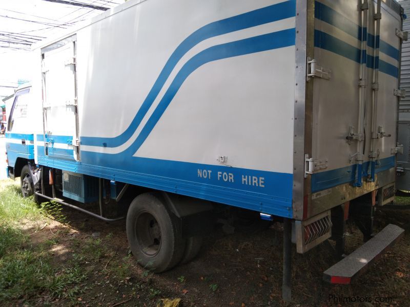 Mitsubishi Canter Freezer van in Philippines