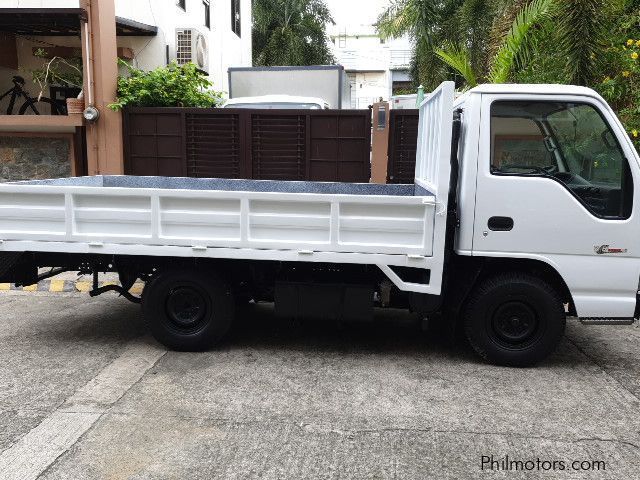 Isuzu Elf in Philippines