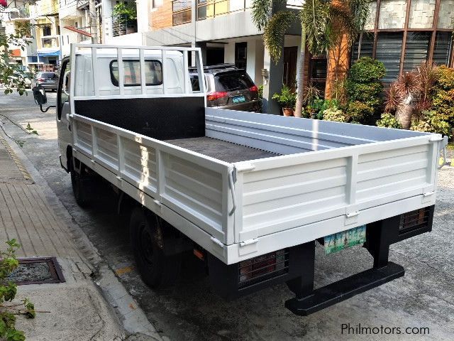 Isuzu Elf in Philippines