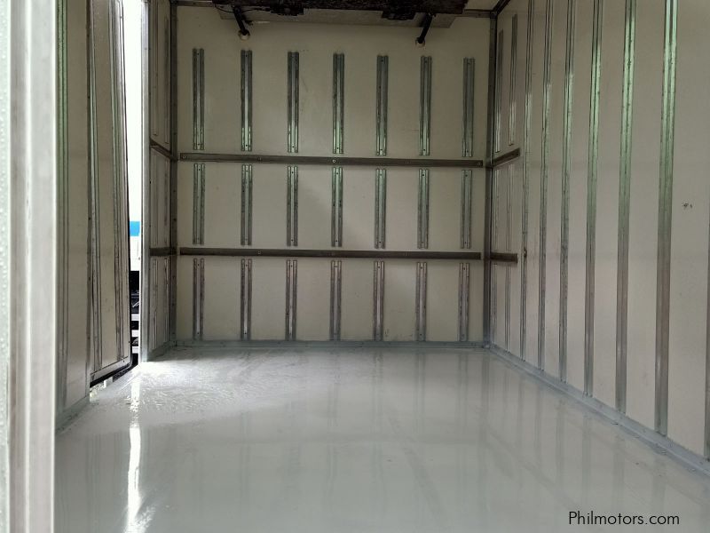 Isuzu Elf NKR Freezer  Reefer Aluminium Box Van Side Door 10FT in Philippines