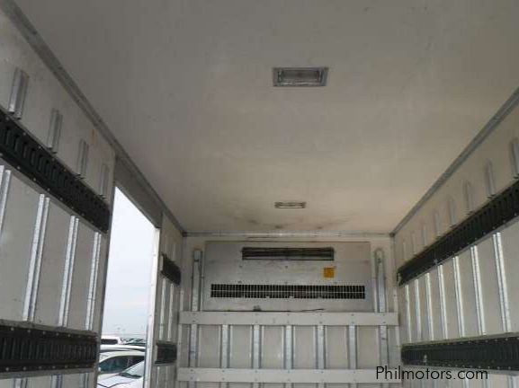 Isuzu Elf 4HL1 NKR Ref Freezer Refregerated Aluminium Van Negative 5 degrees with side door in Philippines