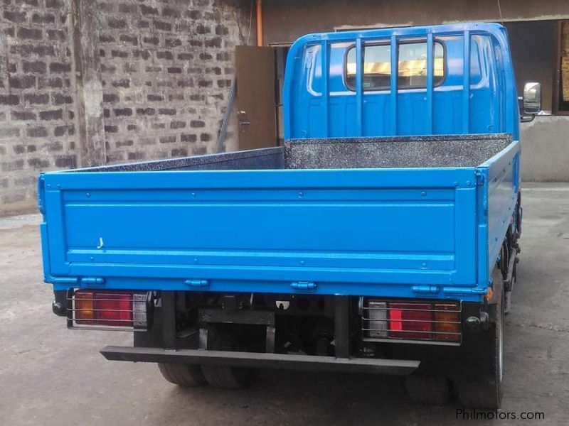 Isuzu elf in Philippines